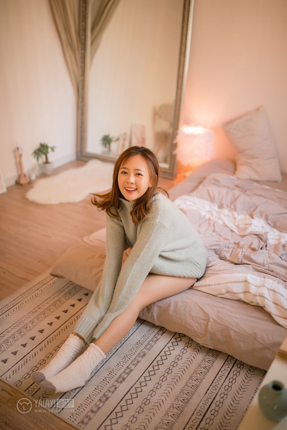 Young girl 26 years old beautiful tenant smiling sexy legs dynamic private portrait(24)